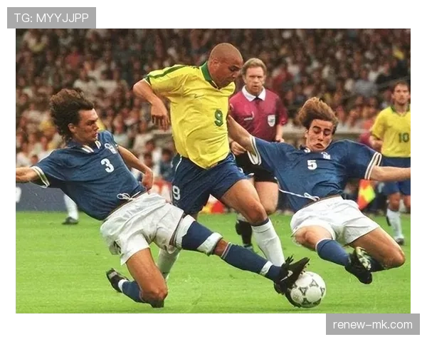 马尔蒂尼防守哲学重塑现代防线：技术流中卫引领战术新潮流