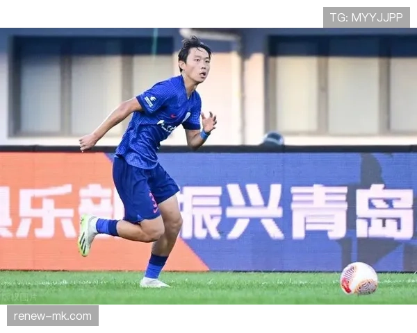 上海申花战术僵化引热议！球队陷入“内外援矛盾”，争冠之路再遇阻