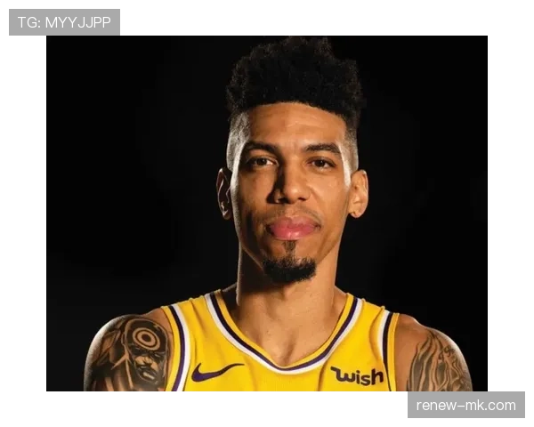 丹尼·格林三分稳健对比生涯低迷，战略跑位提升防守效果