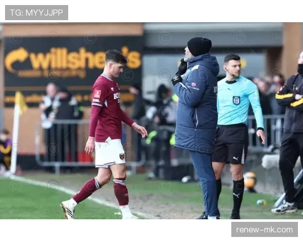 曼联防线失误频繁，防守稳定性问题持续显现